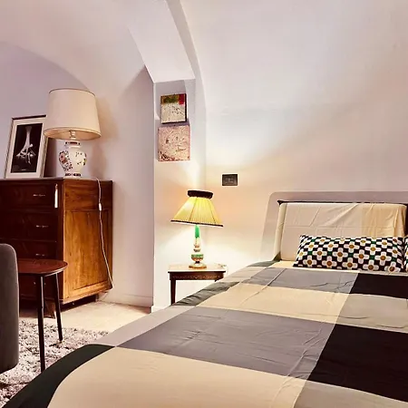 Questa Casa Non E Un *