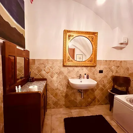 Questa Casa Non E Un *